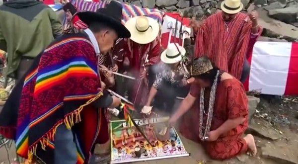 一天，小僵尸云凡不知不觉离开了僵尸步队迷掉在树林中，而此时紧随的女鬼幽兰为了掠取小云凡故设圈套，却被羽士家族的曲子奕与曲子童碰到，他们击败幽兰救下了小云凡，交给父亲曲震英措置。尔后几天，小镇内平易近众接连遇害，人心惶惑，当地年夜帅叶辰也介入到此事中，叶年夜帅和曲震英联手对于女鬼幽兰，不意女鬼却操纵小僵尸云凡逃脱，与此同时云凡的僵尸怙恃也在寻觅云凡，他们一路跟随云凡的气味，在关头时刻，诛杀了幽兰，救出云凡……